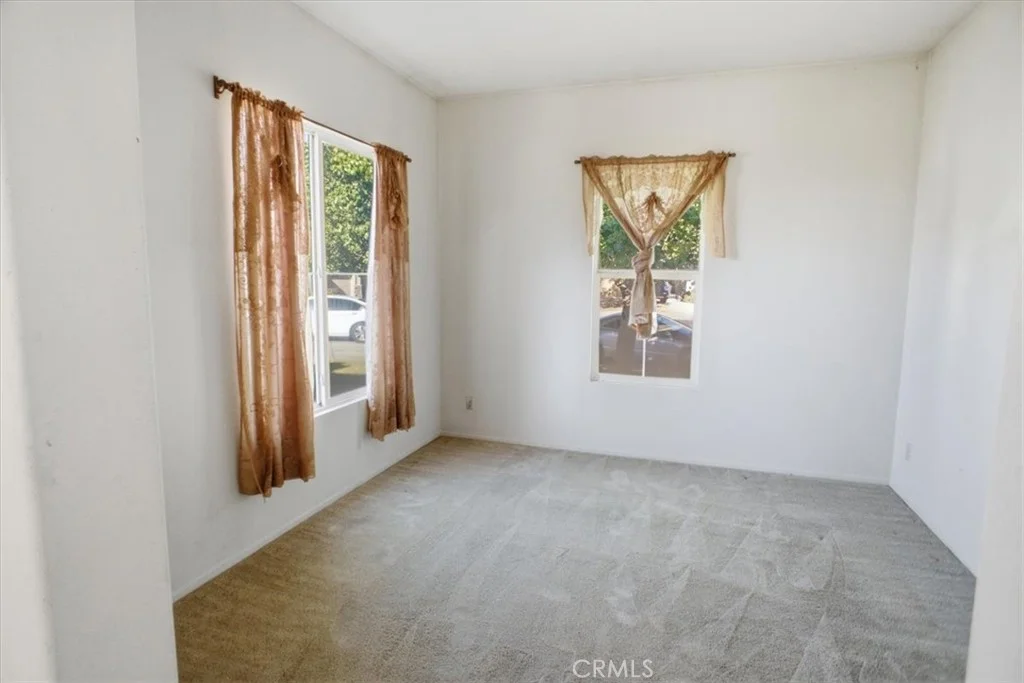 43145 Carpenter Dr, Lancaster, CA 93535 photo 5