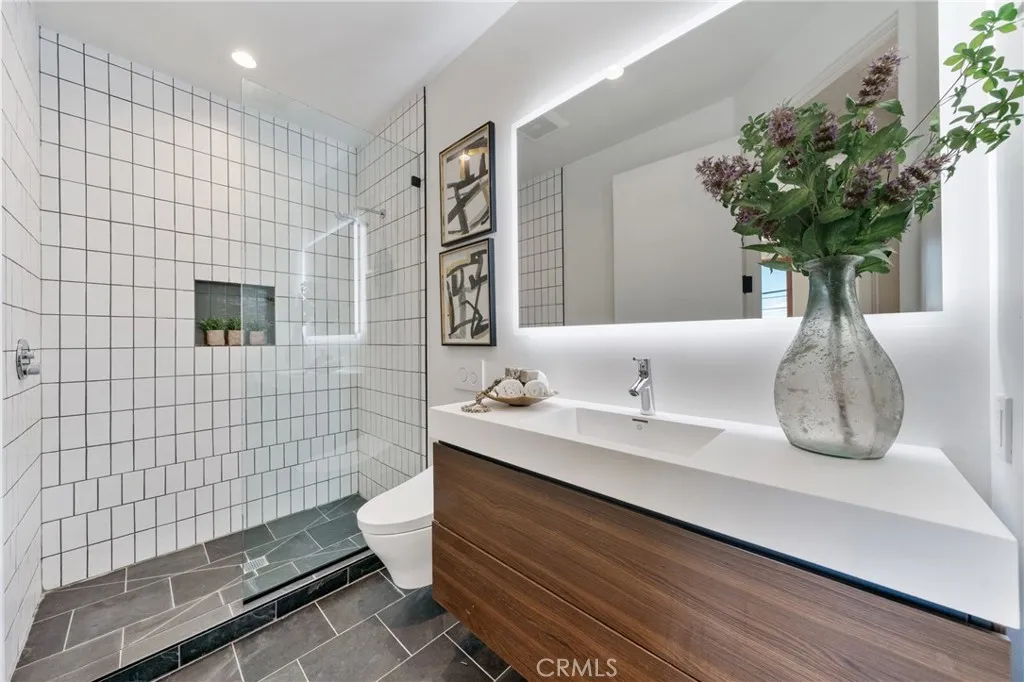 Additional image 115 of 12123 Iowa Ave, Los Angeles, CA 90025