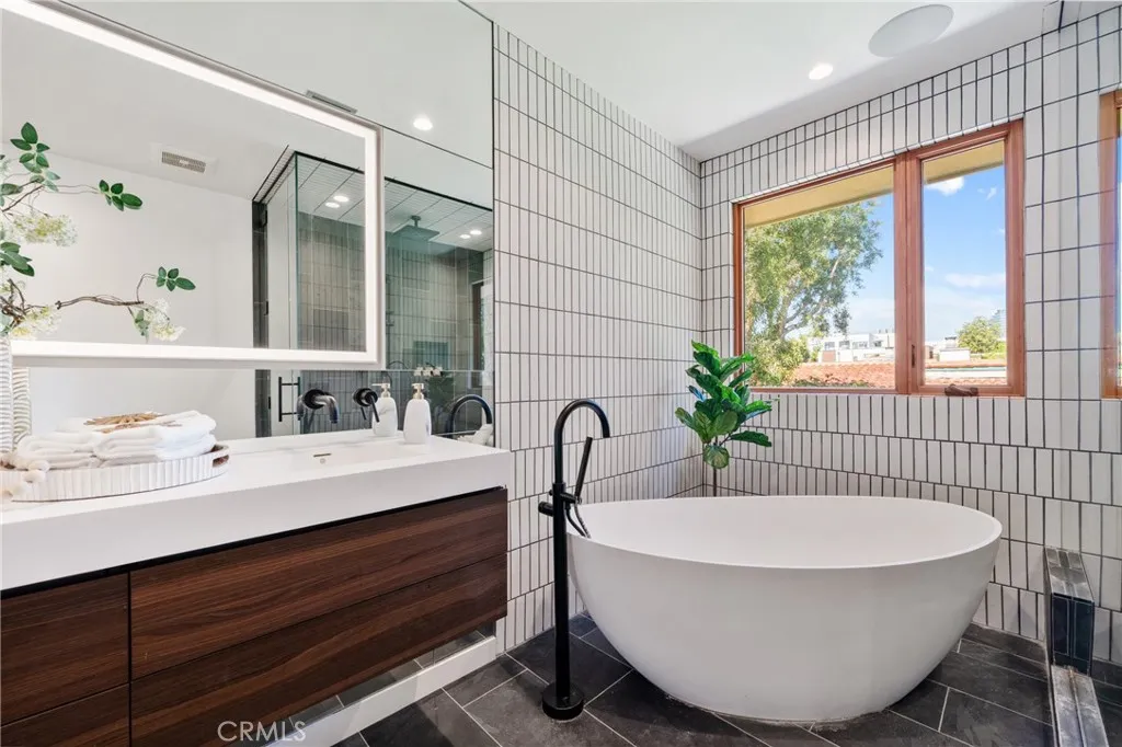 Additional image 40 of 12123 Iowa Ave, Los Angeles, CA 90025