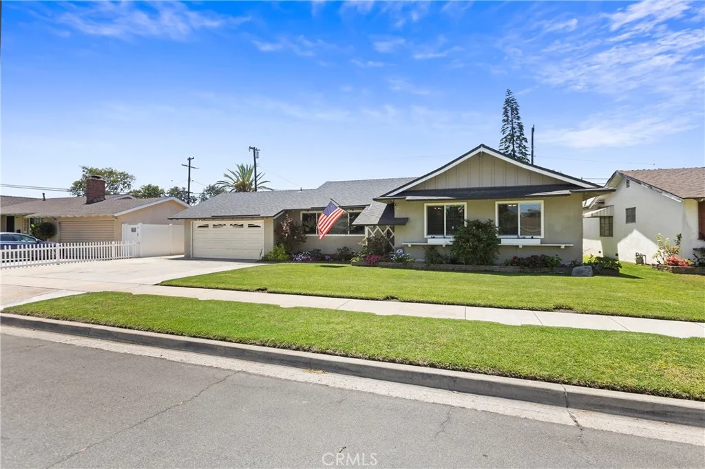 3238 W Ravenswood Dr, Anaheim, CA 92804