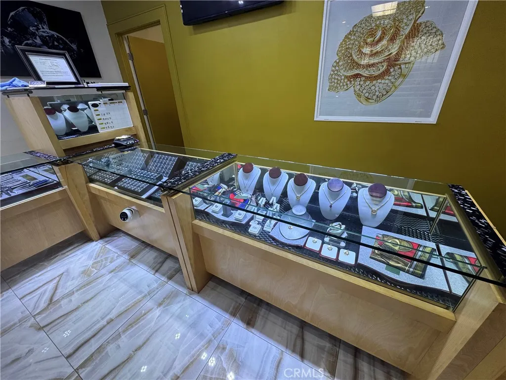 Additional image 4 of 619 E Colorado Street, Glendale, CA 91205