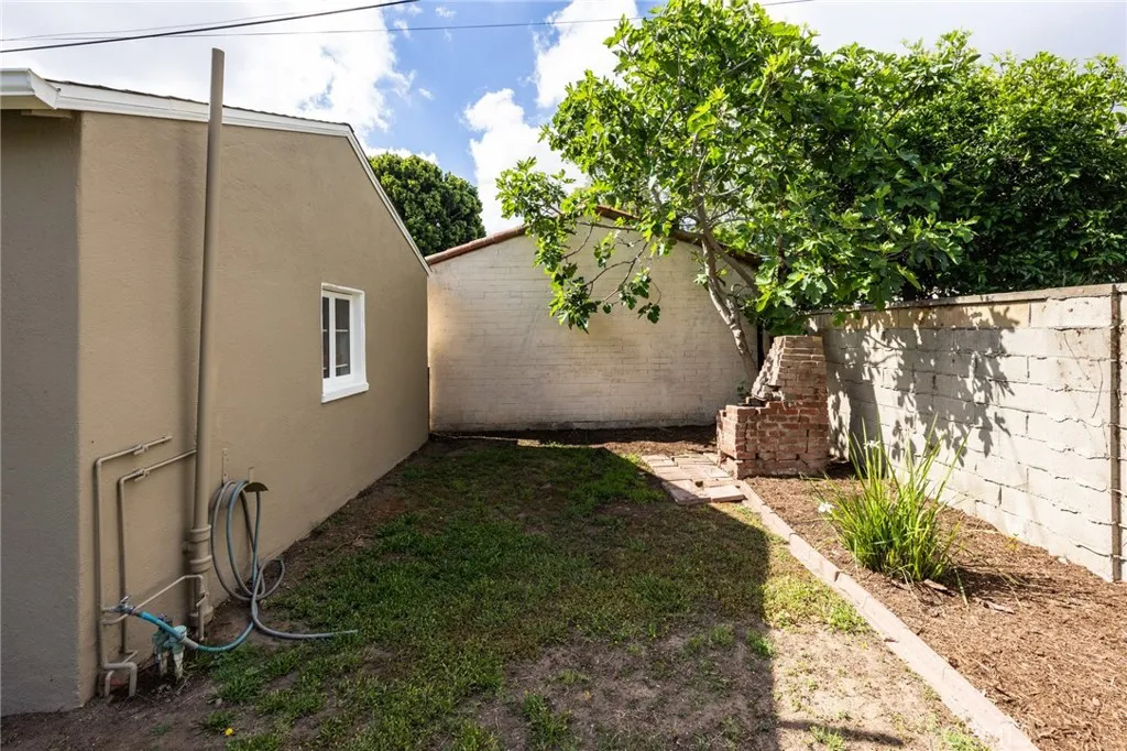 Additional image 98 of 2324 N Riverside Dr, Santa Ana, CA 92706