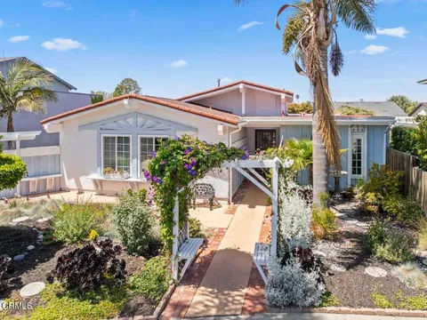 1805 Adelaide Court, Oxnard, CA MLS: V1-29892