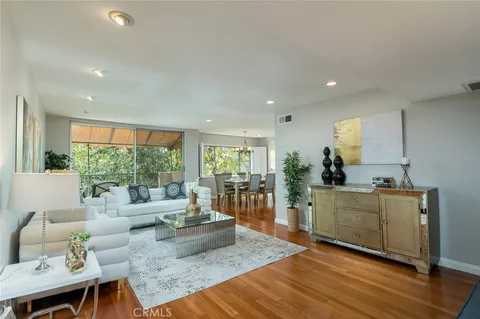 330 W California Boulevard Unit 308, Pasadena, CA MLS: GD25080496