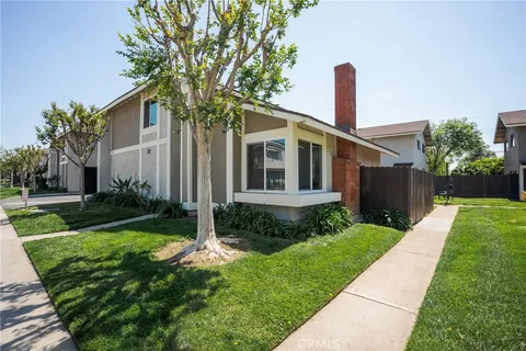 196 Whitney Avenue Unit 2, Pomona, CA MLS: CV25078382