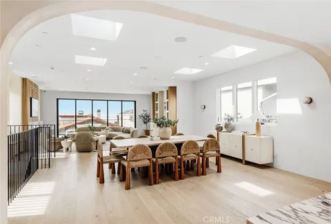 2227 Hermosa Avenue, Hermosa Beach, CA MLS: SB25008828