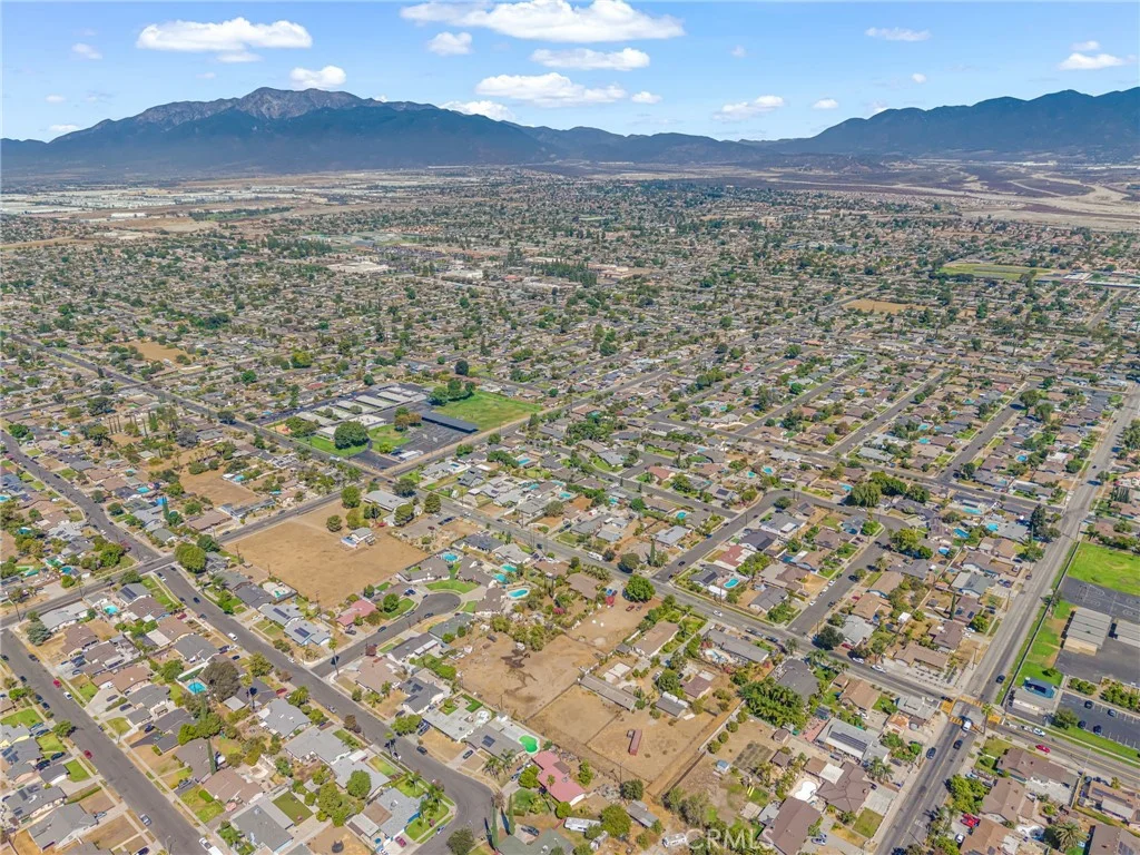 535 E Valencia Street, Rialto, CA 92376