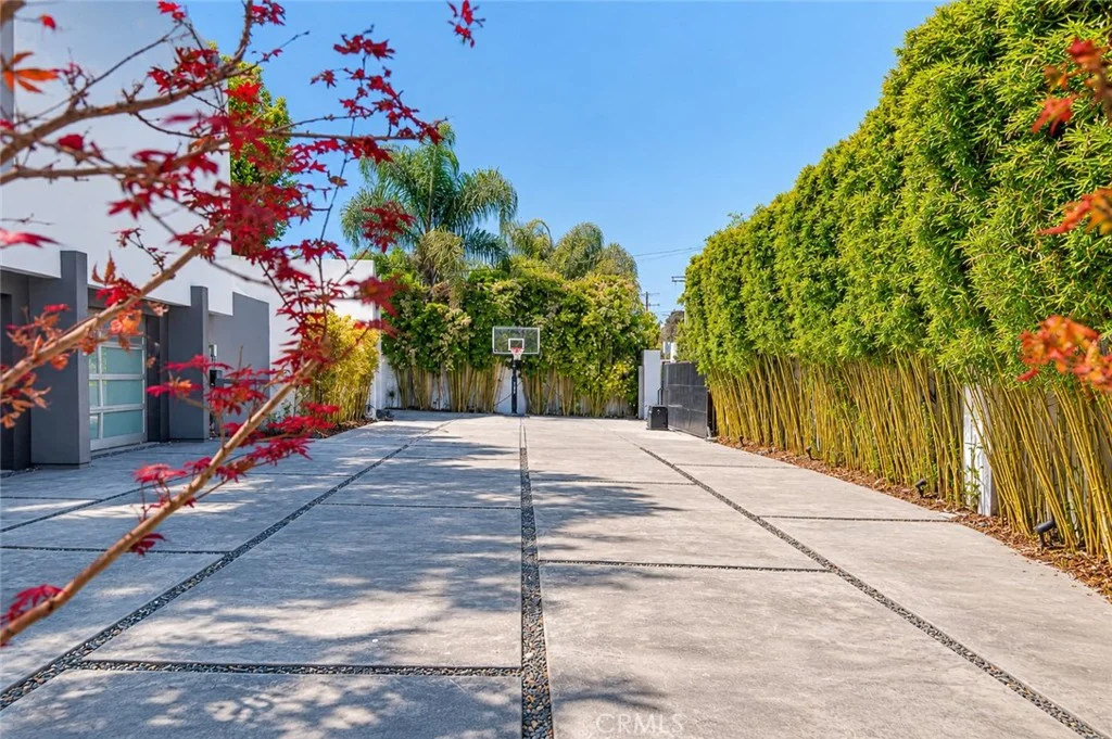 4757 White Oak Avenue, Encino, CA 91316