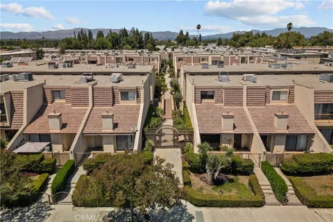 18417 Collins Street Unit D, Tarzana, CA 91356 - MLS#: SR24173287