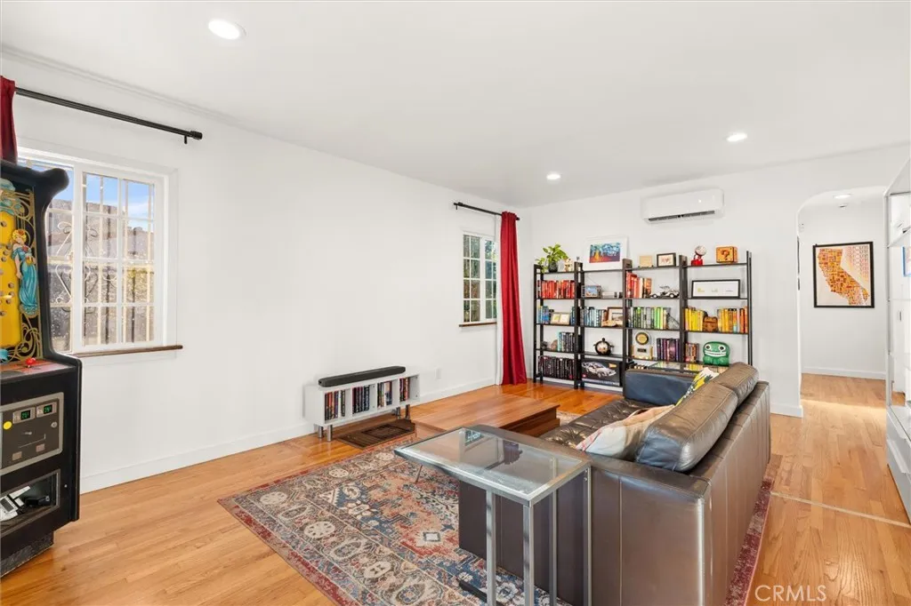 Additional image 4 of 527 W 106th Street, Los Angeles, CA 90044