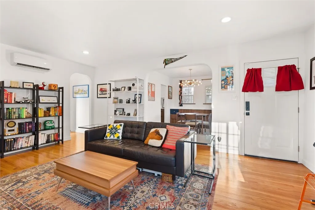 Additional image 10 of 527 W 106th Street, Los Angeles, CA 90044