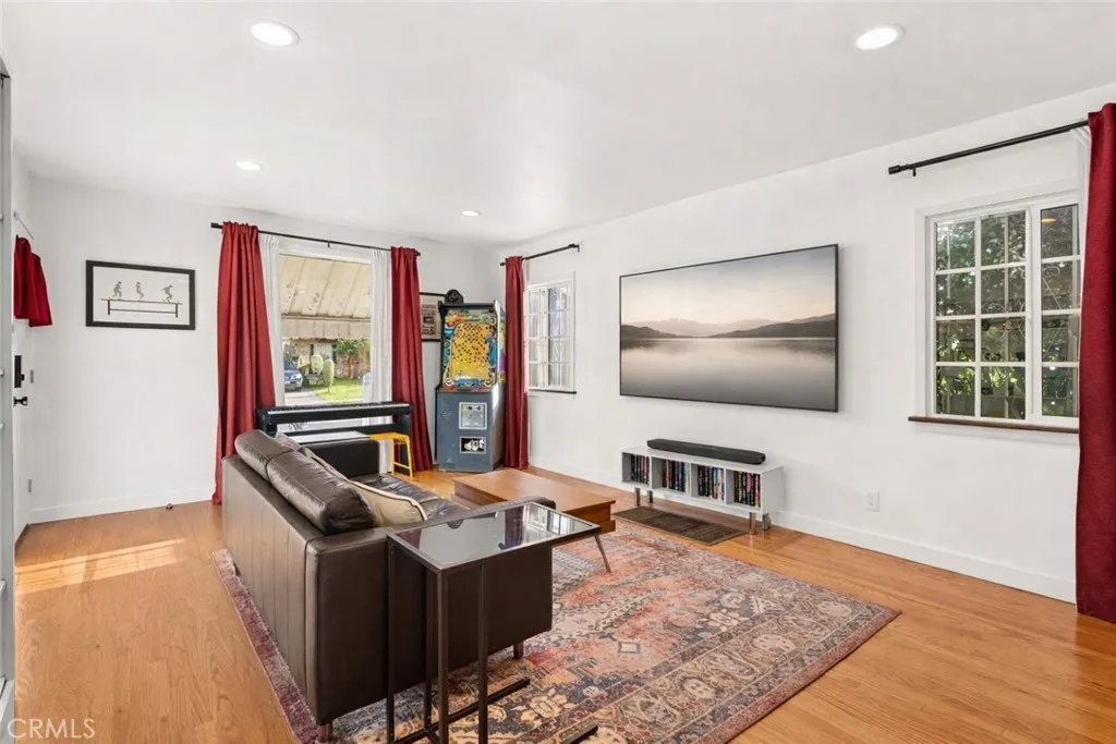 Additional image 9 of 527 W 106th Street, Los Angeles, CA 90044