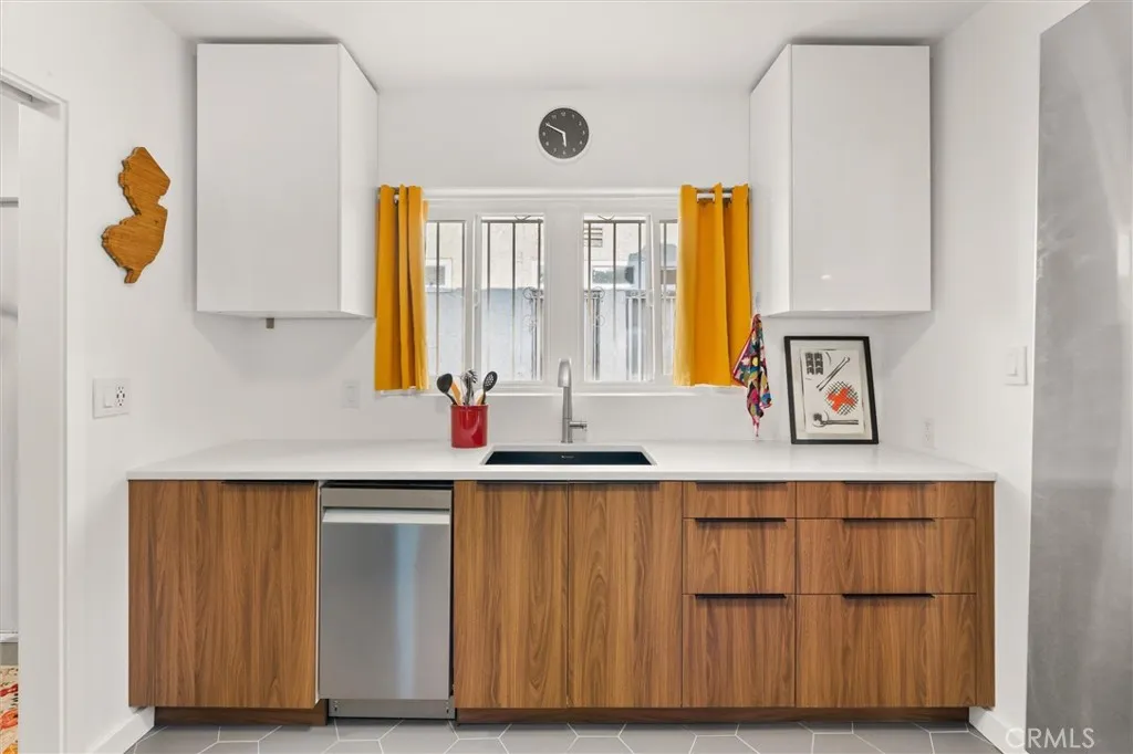 Additional image 14 of 527 W 106th Street, Los Angeles, CA 90044