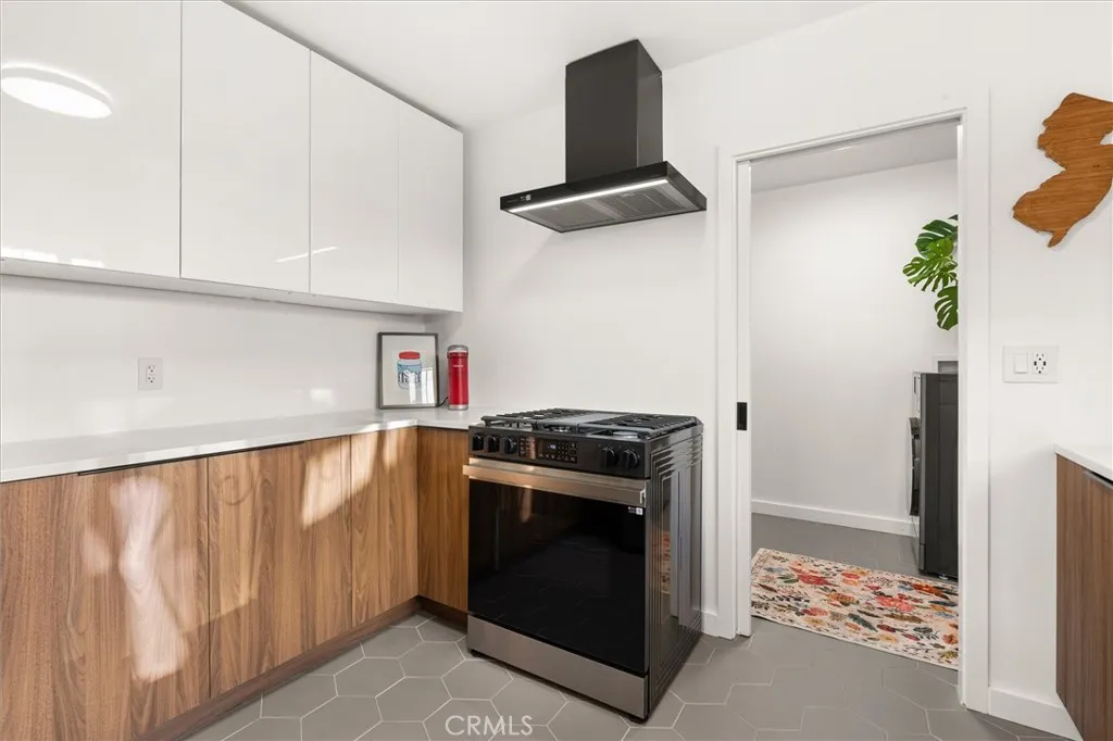 Additional image 15 of 527 W 106th Street, Los Angeles, CA 90044