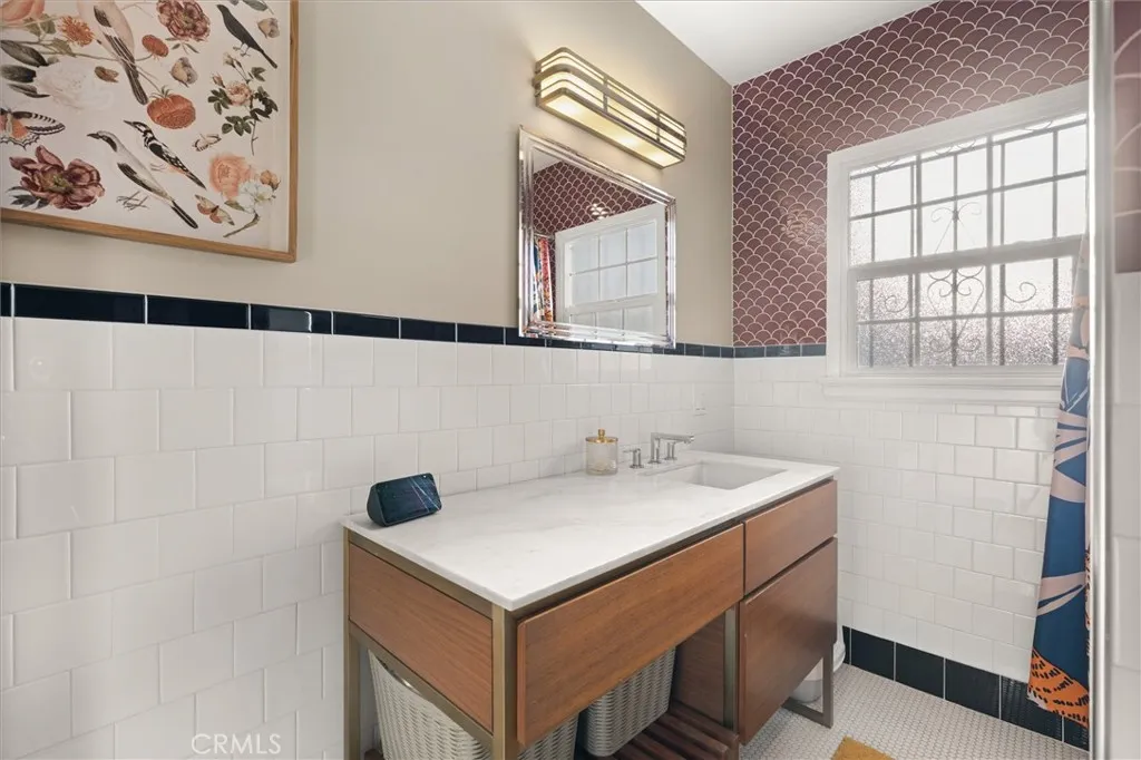 Additional image 22 of 527 W 106th Street, Los Angeles, CA 90044