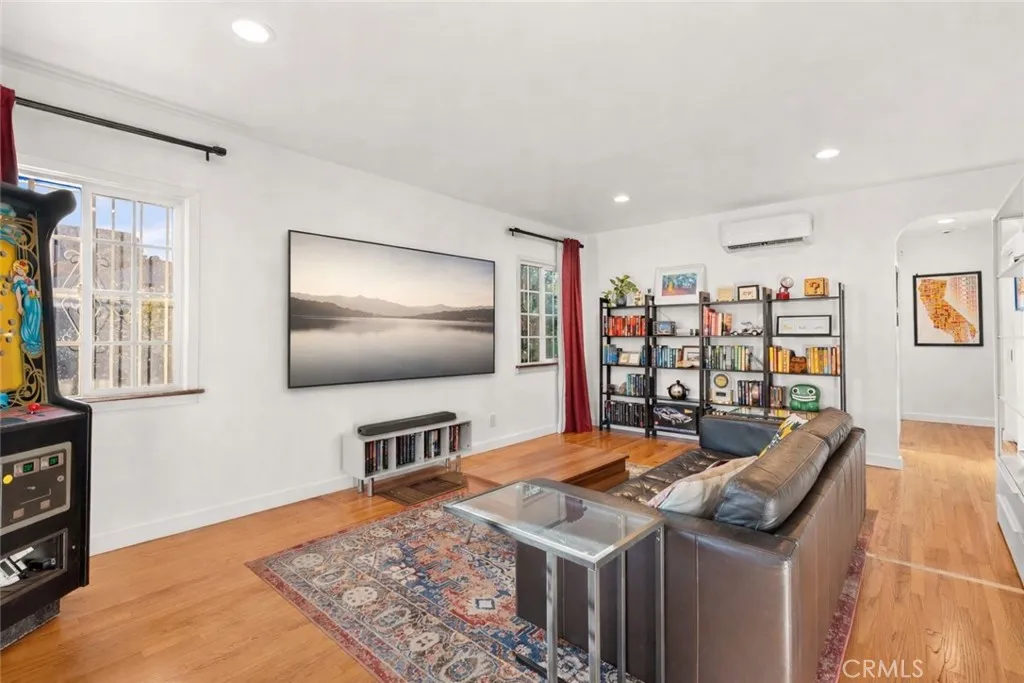 Additional image 37 of 527 W 106th Street, Los Angeles, CA 90044