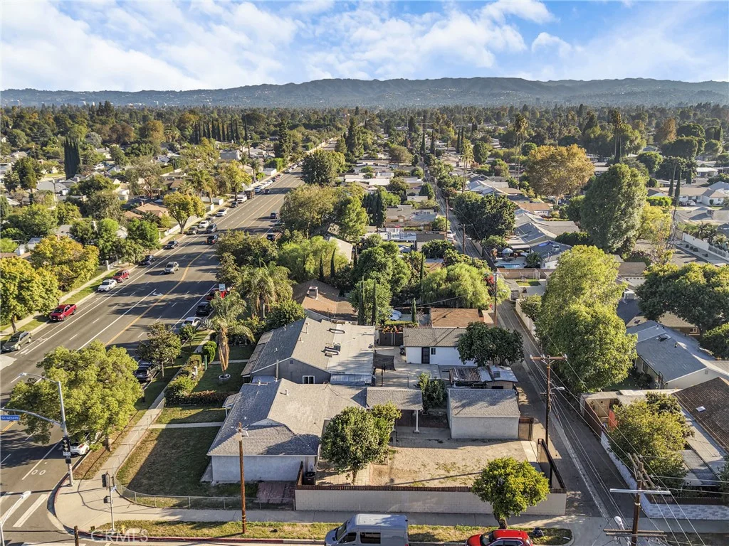 7955 White Oak Ave, Reseda, CA 91335