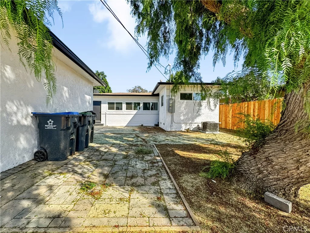 2026 Poinsettia Street N, Santa Ana, CA 92706