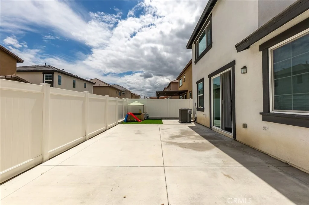 Additional image 5 of 2464 Gunner Ridge Way, Rialto, CA 92377