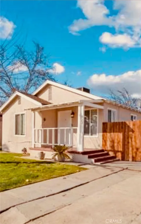 322 Knotts Street, Bakersfield, CA MLS: RS25110042