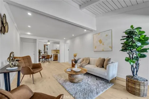 1010 W Macarthur Boulevard Unit 8, Santa Ana, CA MLS: OC25102561