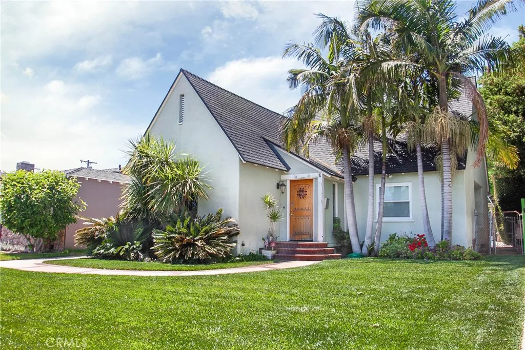4711 Cartwright Avenue, Toluca Lake, CA 91602