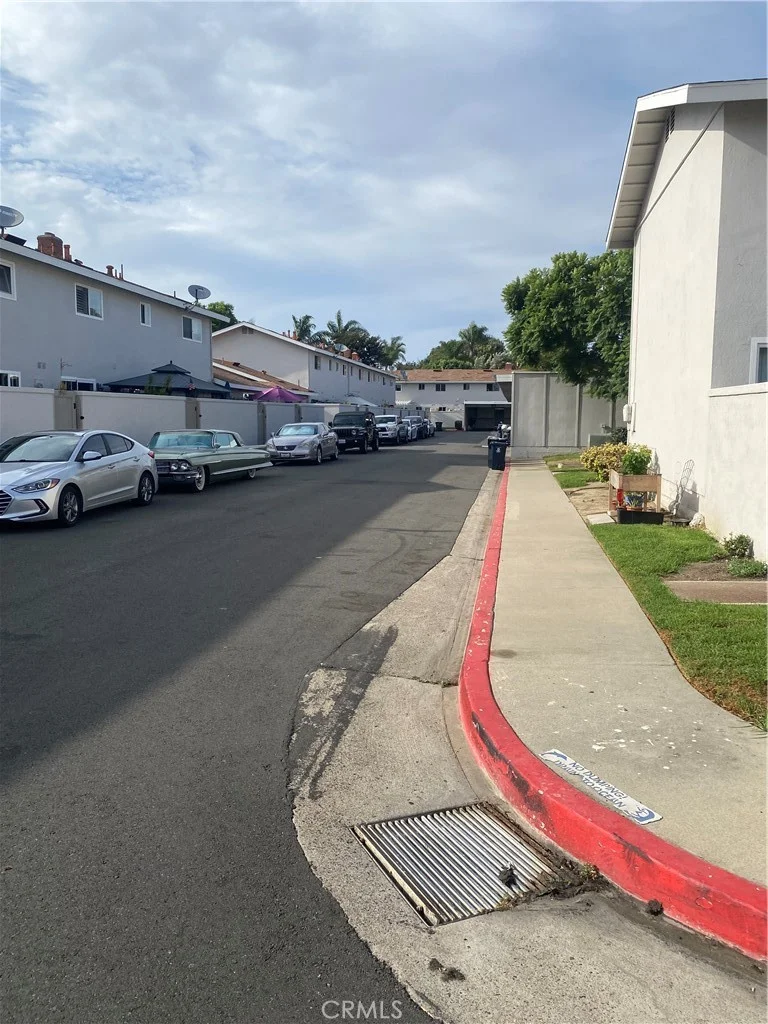 9921 Cornwall Dr, Huntington Beach, CA 92646