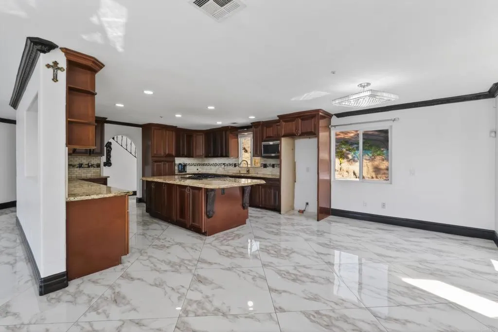 Additional image 18 of 1710 Lotus Lane, El Cajon, CA 92021