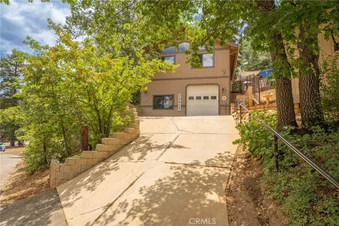 1587 Tuolumne Road, Big Bear, CA MLS: CV25013257