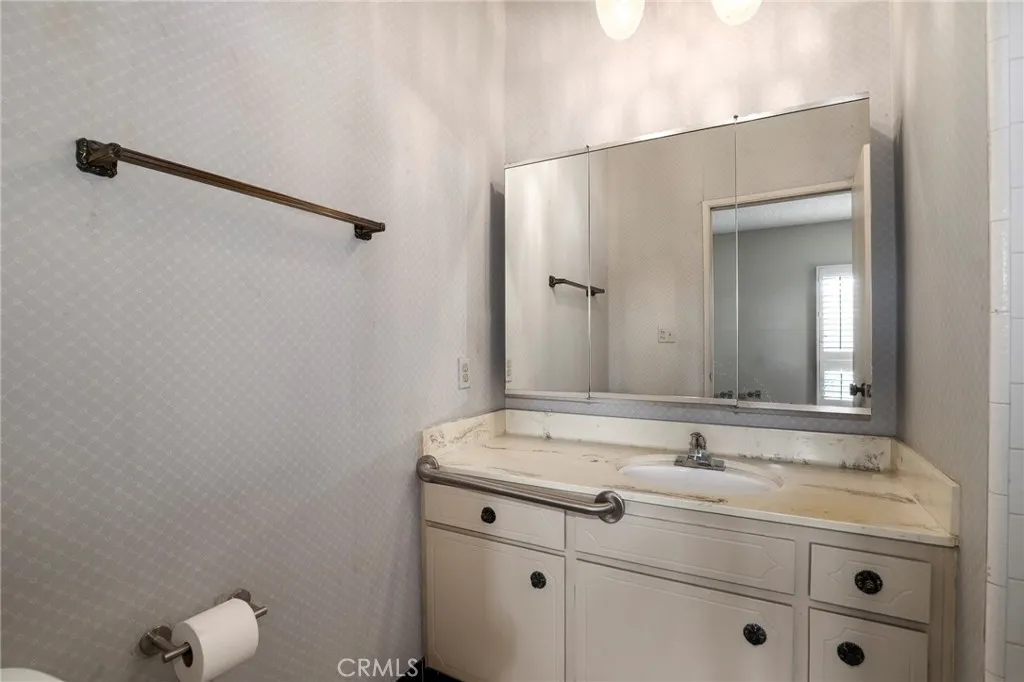 Additional image 19 of 822 S Windsor Boulevard Unit 203, Los Angeles, CA 90005