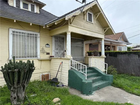 1534 E Adams Boulevard, Los Angeles, CA MLS: DW25060913