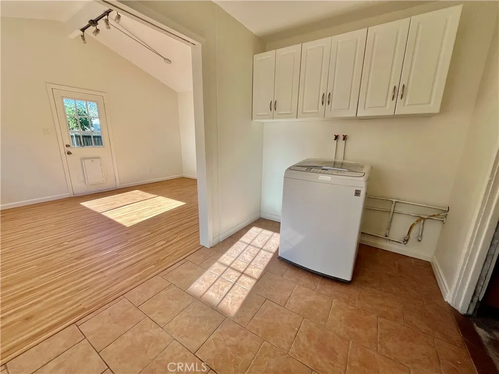 Additional image 38 of 7339 White Oak Ave, Reseda, CA 91335