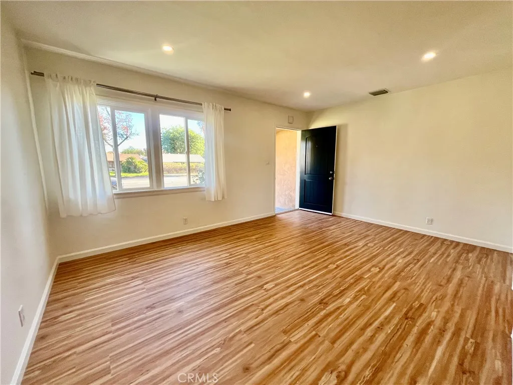Additional image 4 of 7339 White Oak Ave, Reseda, CA 91335