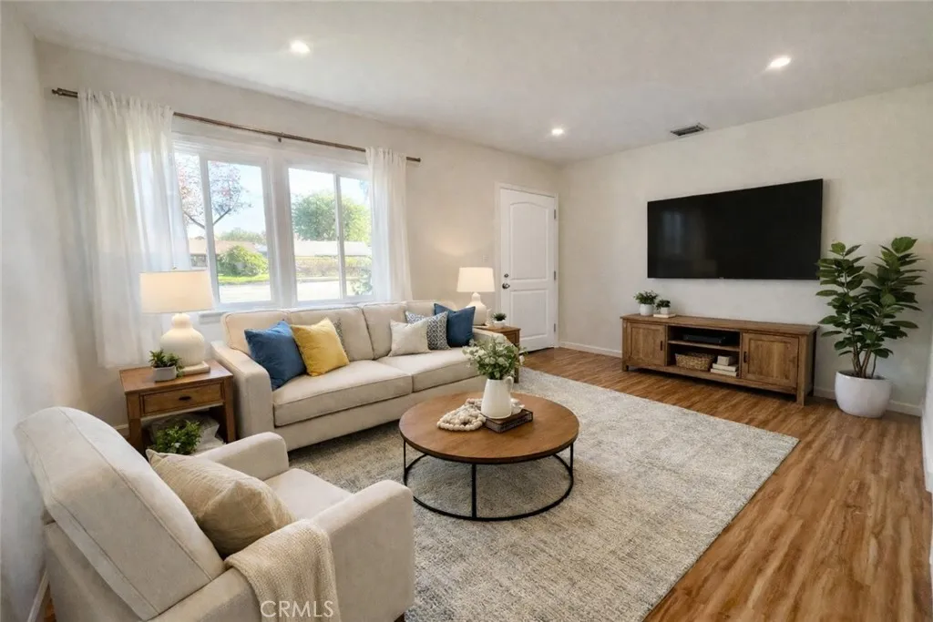 Additional image 3 of 7339 White Oak Ave, Reseda, CA 91335