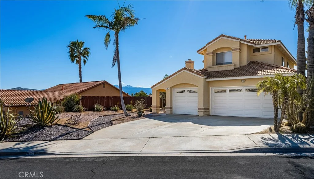 690 Canterbury Circle, Corona, CA 92879