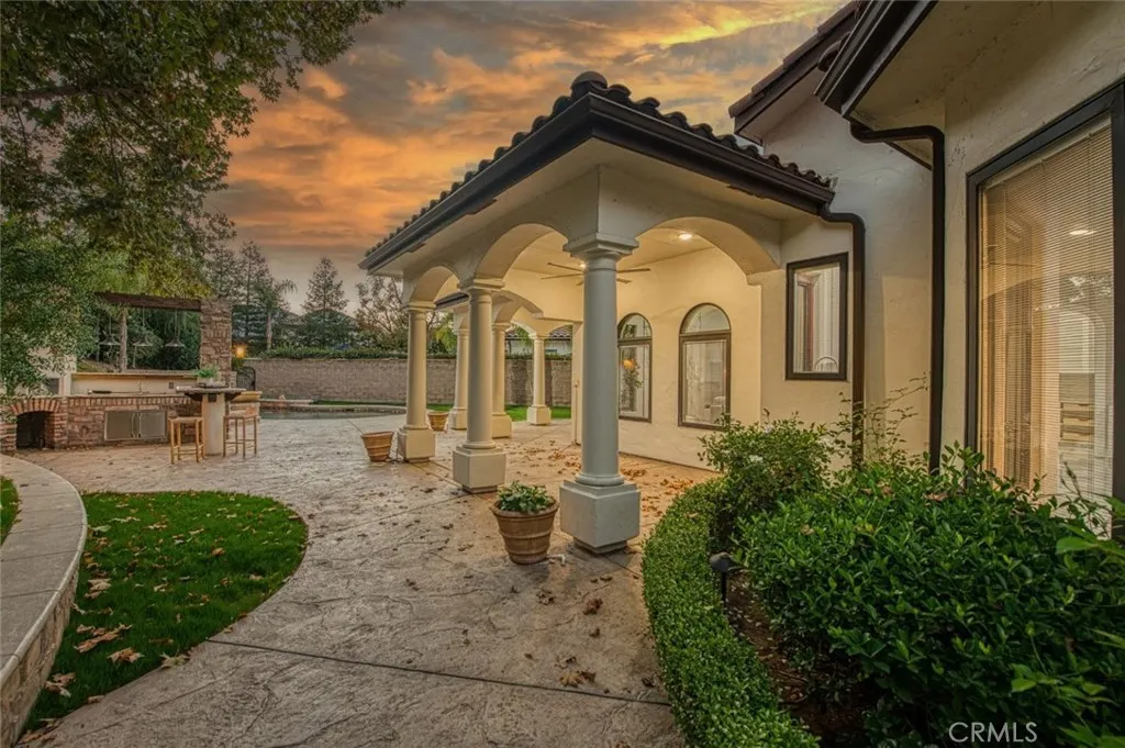 2283 E Sarazen Ave, Fresno, CA 93730