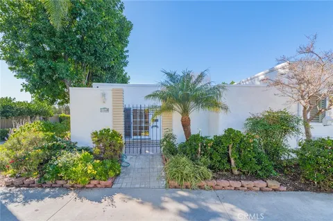 2204 Via Mariposa E Unit D, Laguna Woods, CA 92637 - MLS#: OC25052134