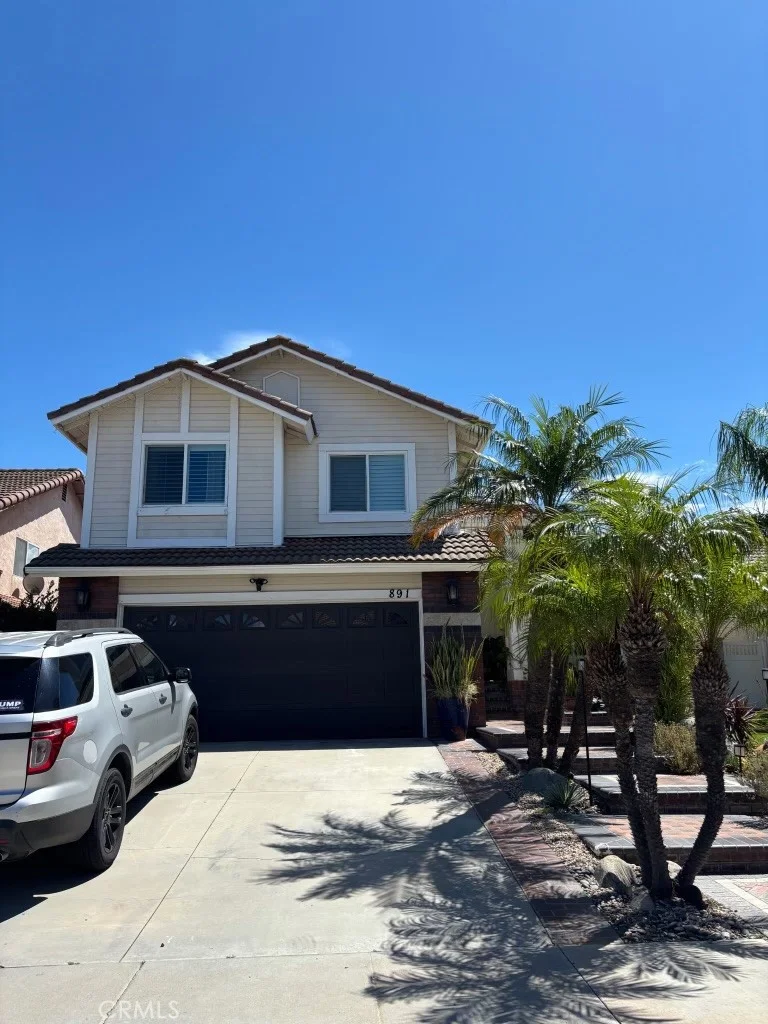 891 Hedges Dr, Corona, CA 92878