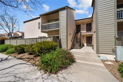25716 Player Drive Unit T1, Valencia, CA MLS: SR25064561