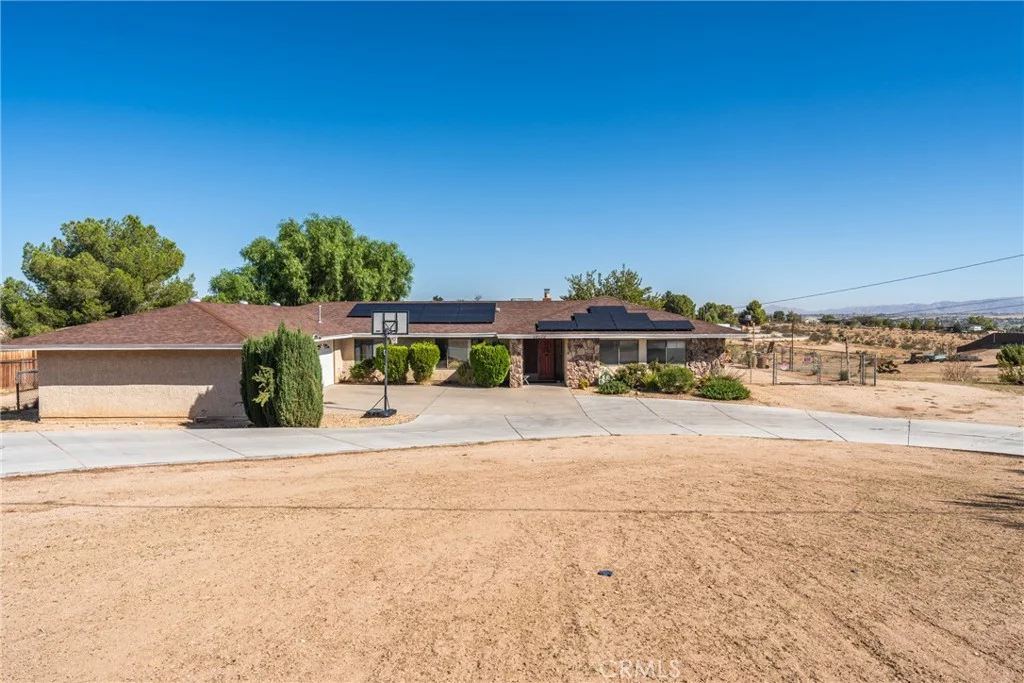 18572 Atlantic St, Hesperia, CA 92345 photo 2