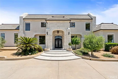 14215 Killarney Drive, Madera, CA MLS: GD25108427