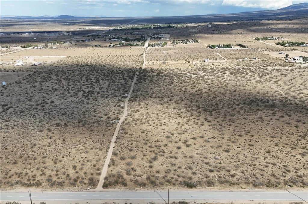 Ave V-12, Pearblossom, CA 93553 photo 3