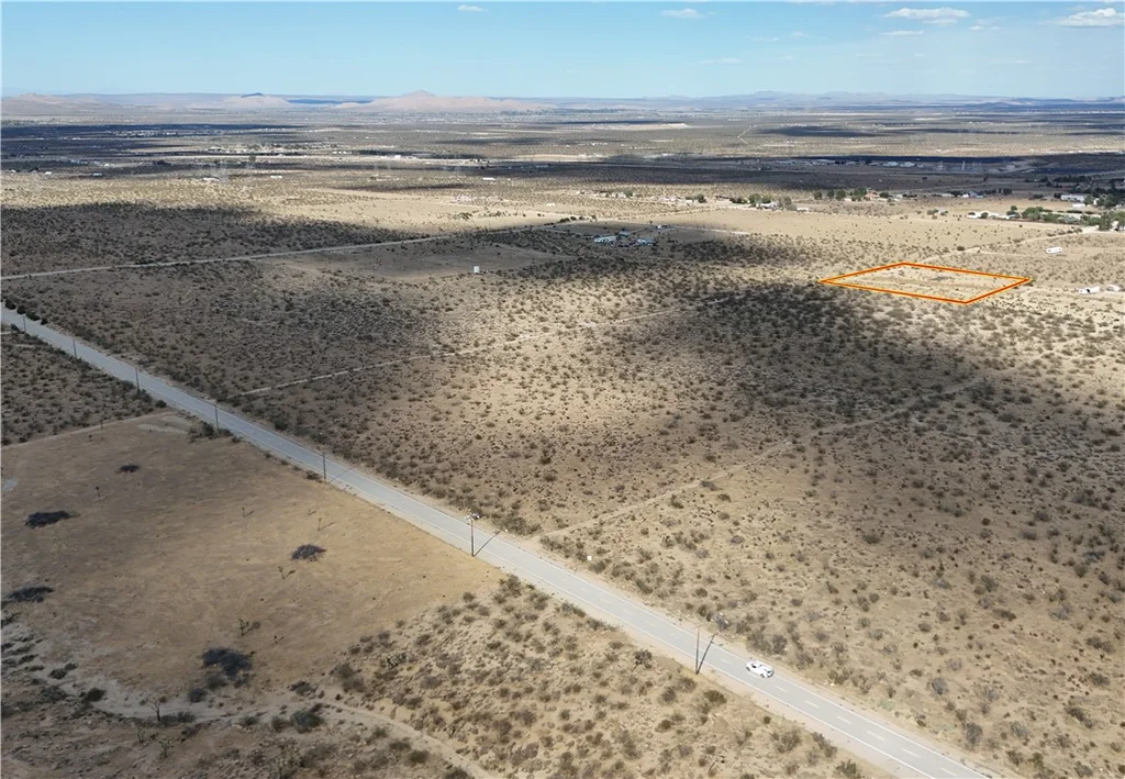 Ave V-12, Pearblossom, CA 93553 photo 4