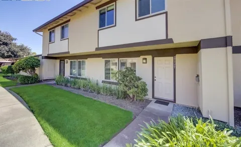 27777 Hummingbird Court, Hayward, CA MLS: OC25093861
