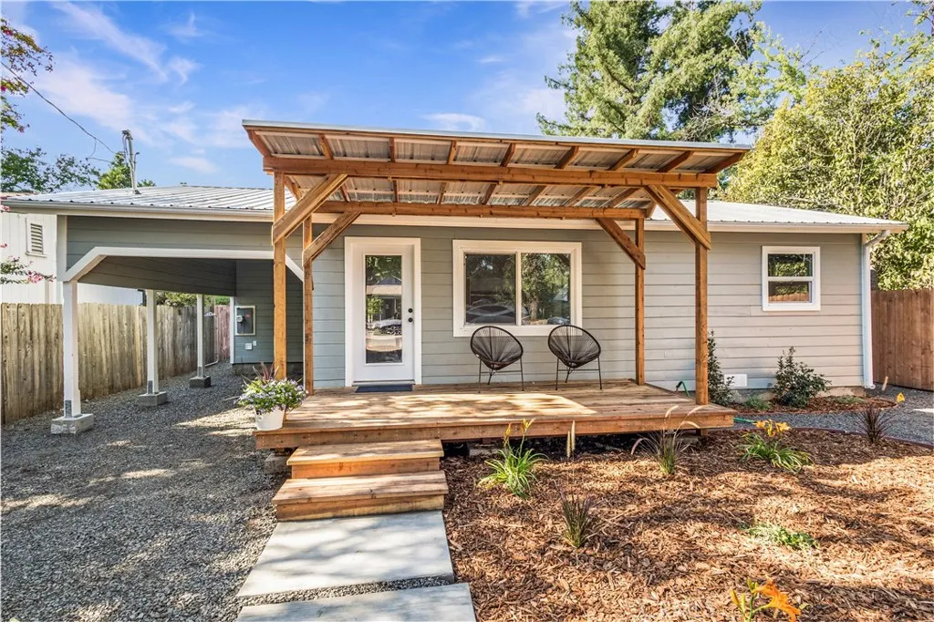 1290 E 10th Street, Chico, CA 95928