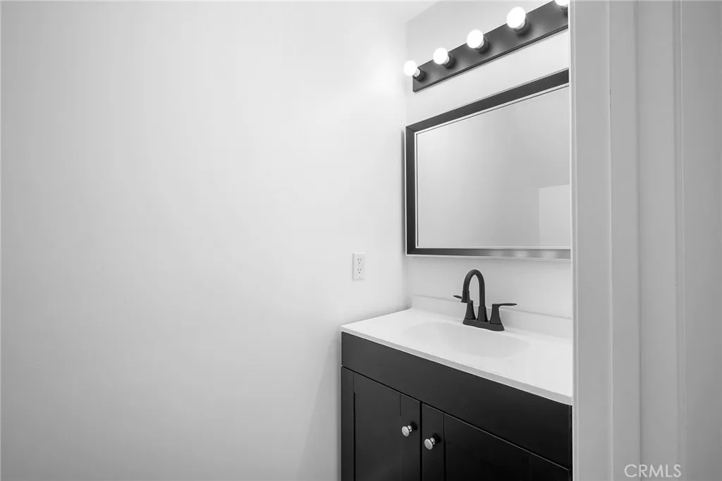 Additional image 16 of 8601 Sunland Boulevard Unit 5, Sun Valley, CA 91352