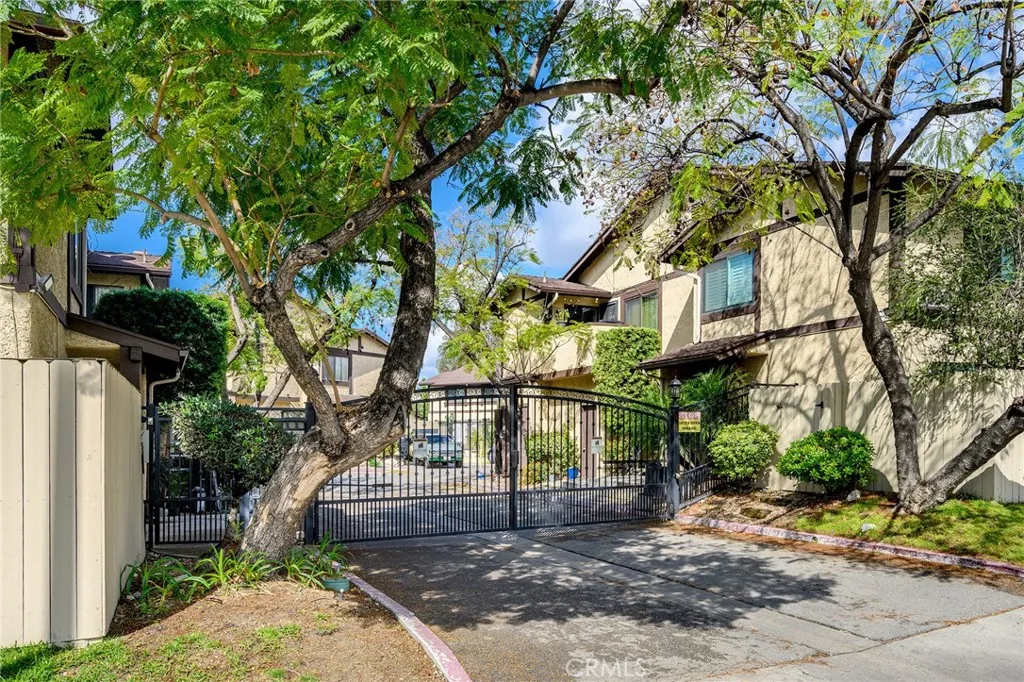 8601 Sunland Boulevard Unit 5, Sun Valley, CA 91352