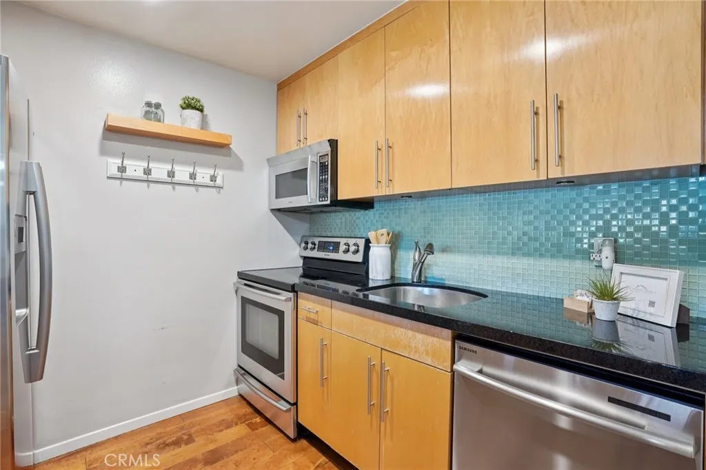 Additional image 11 of 641 S Prospect Avenue Unit 103, Redondo Beach, CA 90277