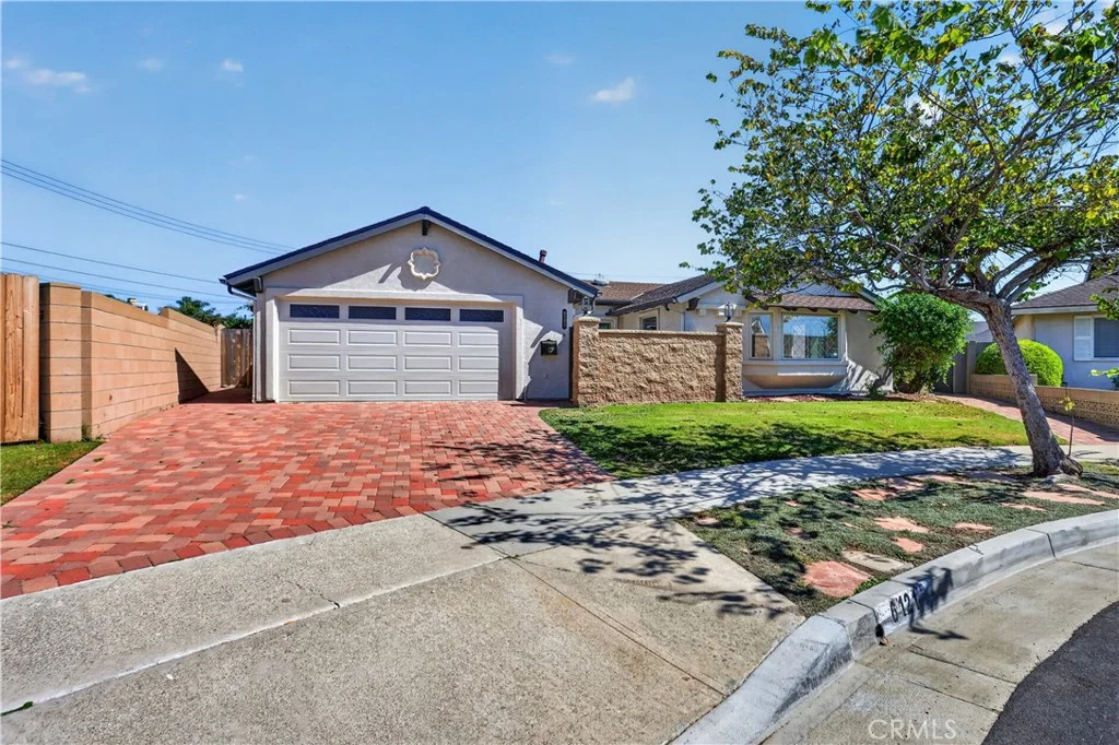 6121 Arrowhead Drive, Huntington Beach, CA 92647