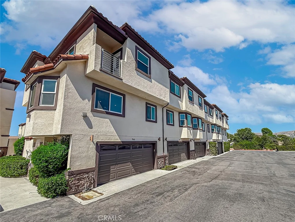 946 Warwick Ave, Thousand Oaks, CA 91360